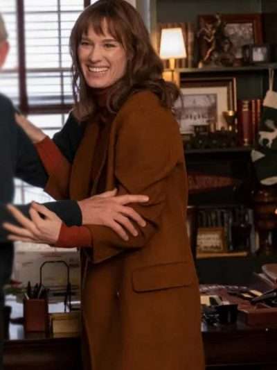 Mackenzie Davis Happiest Season Coat
