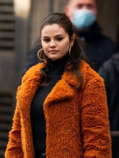 Selena-Gomez-Coat
