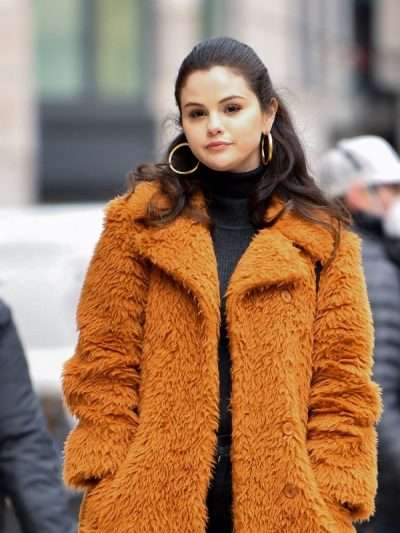 Selena-Gomez-Coat