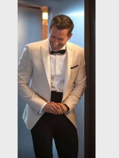 Ryan Reynolds Red Notice 2021 Nolan Booth White Blazer Coat