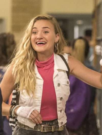 Lainey Lewis The Goldbergs S04 White Vest