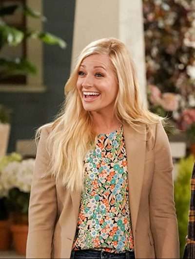 Gemma Johnson The Neighborhood S05 Blazer
