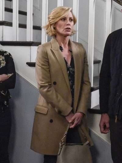 Julie Bowen Modern Family Brown Coat