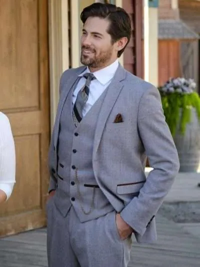 Lucas Bouchard When Calls the Heart S10 Grey Suit