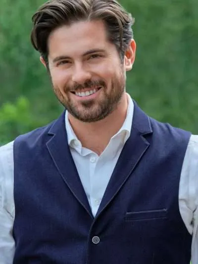 Lucas Bouchard When Calls the Heart S10 Blue Vest