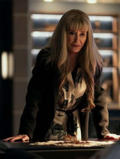 Madeline Usher The Fall of the House of Usher S01 Black Coat