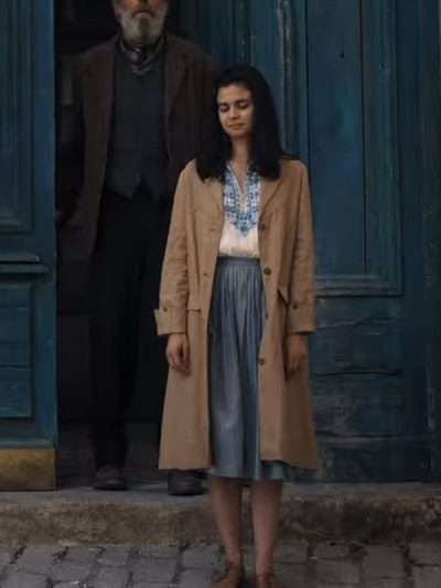 Marie-Laure All the Light We Cannot See S01 Brown Coat