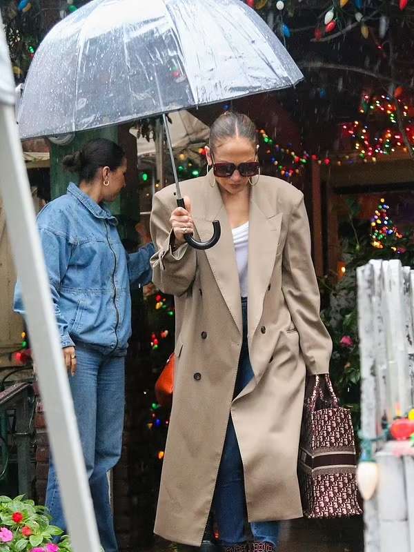 Jennifer Lopez Los Angeles 2023 Trench Coat