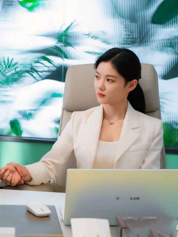 Do Do-hee My Demon S01 Off White Cropped Blazer