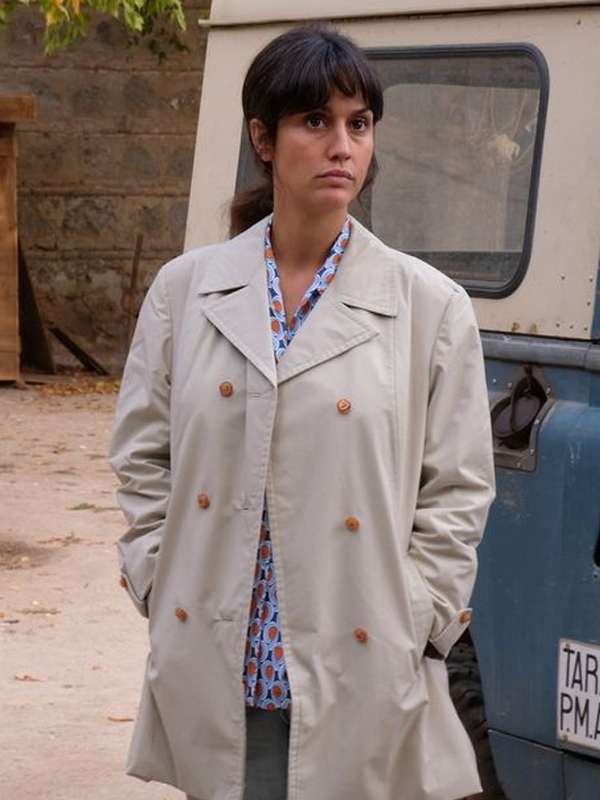 María Between Lands White Coat