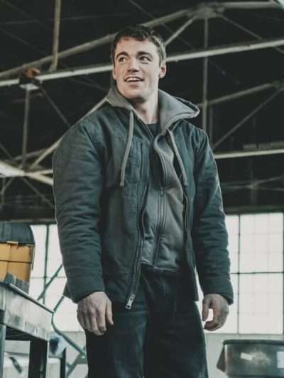 Peter Sutherland The Night Agent S02 Grey Jacket