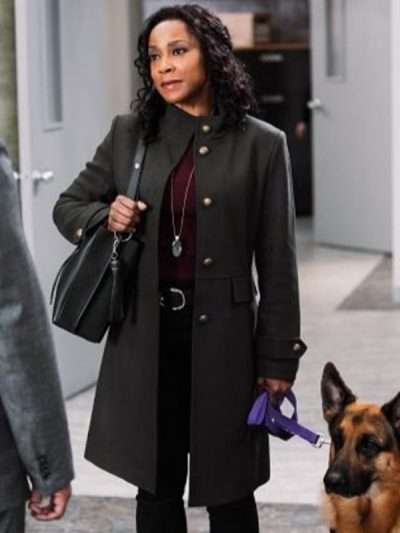 Leah Mueller Hudson and Rex S03 Black Coat