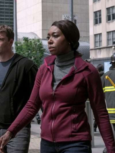 Amanda Warren The Night Agent S02 Maroon Jacket