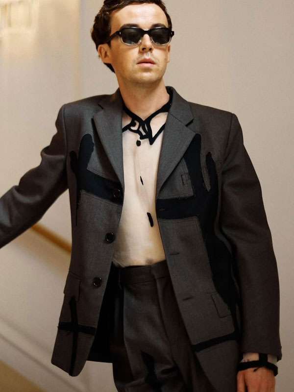 Alex Lawther Alien Earth 2025 Grey Halloween Suit