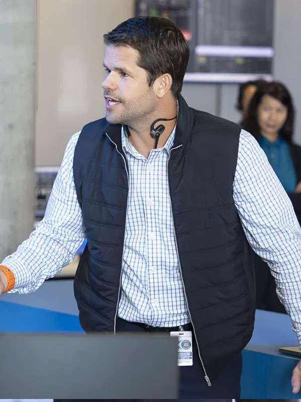 9-1-1 S09 Max Carver Black Puffer Vest