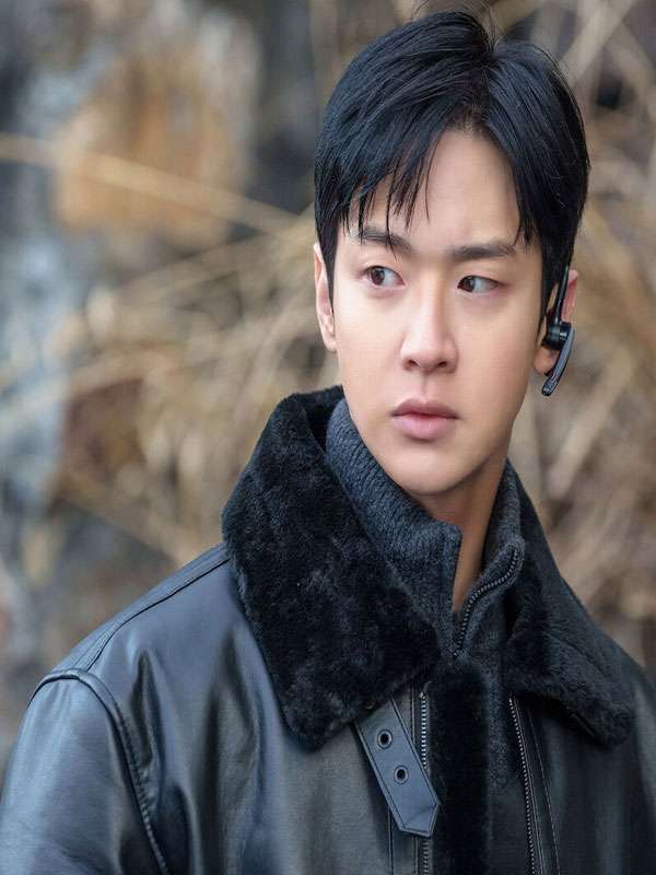 Queen Mantis 2025 Cha Soo-yeol Shearling Leather Jacket