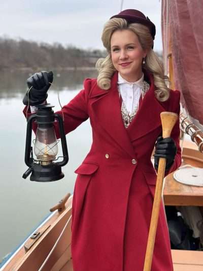 Ginna Claire Mason A Newport Christmas Red Coat