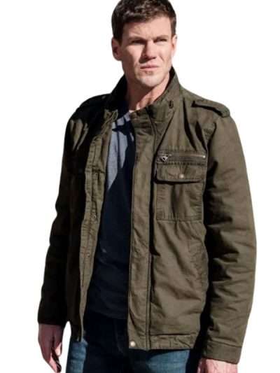 Austin Stowell NCIS Origins S02 Green Jacket