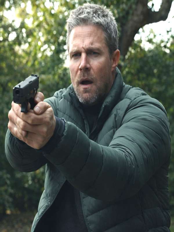 The Borderline S01 Stephen Amell Puffer Jacket