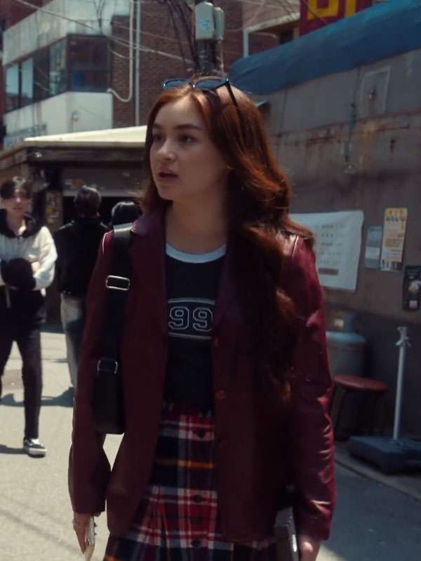 XO Kitty S02 Anna Cathcart Burgundy Blazer
