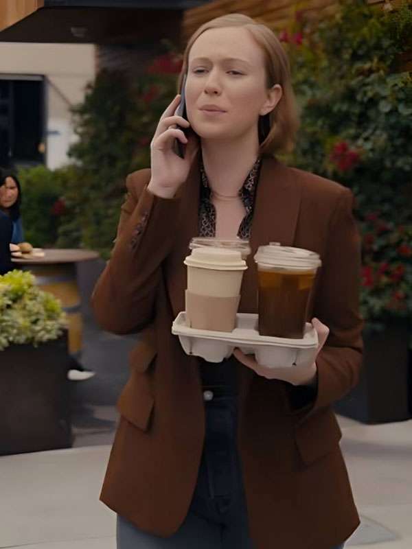 Ava Daniels Hacks S03 Brown Blazer