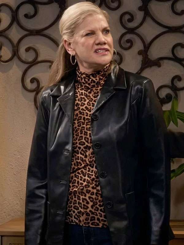 Leanne S02 Kristen Johnston Black Leather Blazer