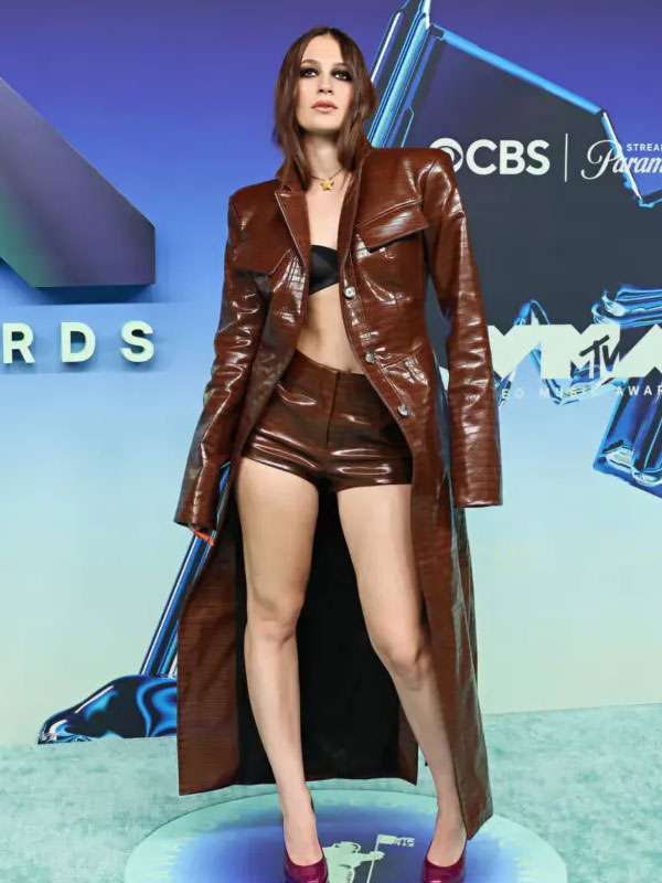 Inji MTV VMAs 2026 Brown Long Leather Coat
