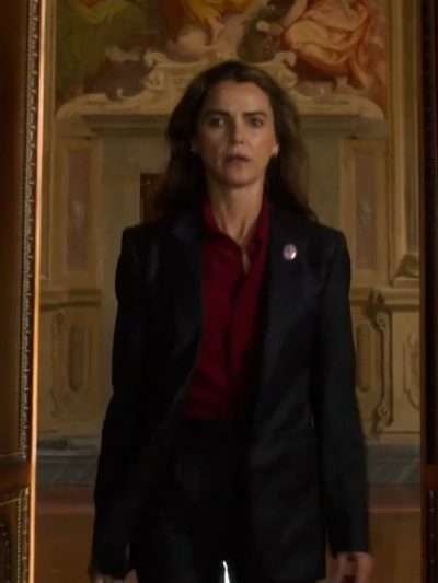 Kate Wyler The Diplomat S04 Black Blazer